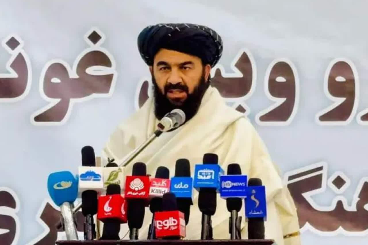 تناقضِ «ویترین و واقعیت»؛ دعوت طالبان از گردشگران در میانه‌ی موج فرار شهروندان