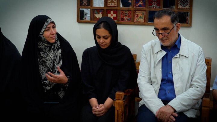 عکس خبری/ دیدار رئیس بنیاد شهید با خانواده شهید اورژانس