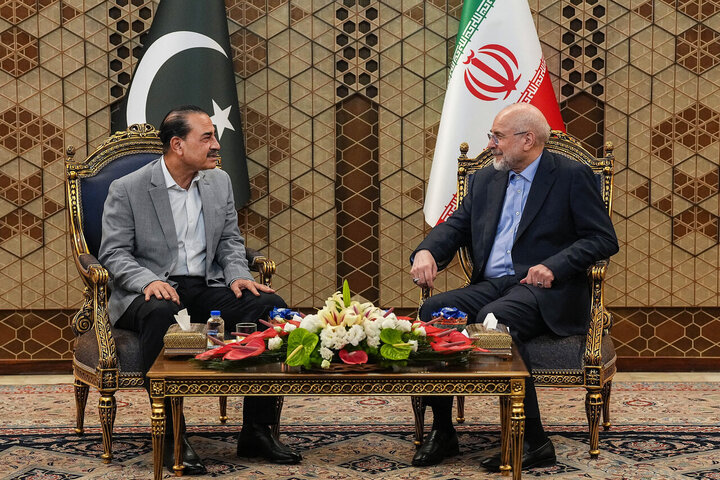 قالیباف: از حقوق ملت و کشورمان عدول نمی‌کنیم/ منیر: خوشحالم ایران توسط افراد هوشمند و با بینش بالا اداره می‌شود