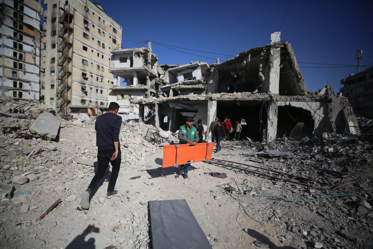 Seven Palestinians martyred, many injured in Israeli attacks in Gaza