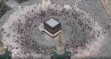 Video \ Kəbəni təvaf edən zəvvarların möhtəşəm taymlapsı