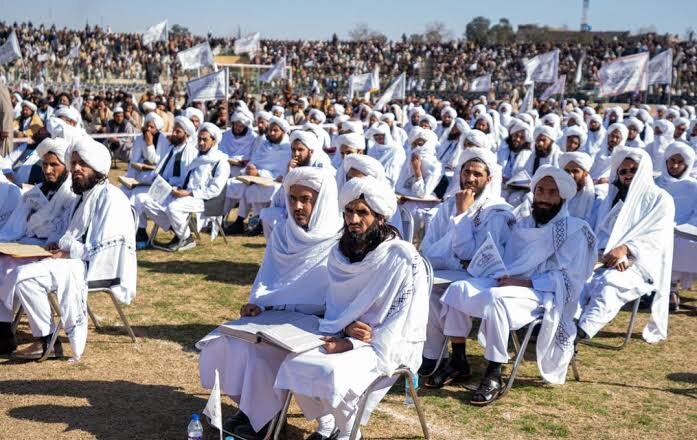 عیدانه نقدی طالبان برای مدارس دینی و خانواده‌های جنگ‌جویان؛ در سایه تأخیر حقوق معلمان
