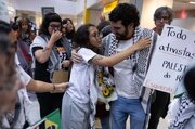 Los activistas brasileños de la flotilla mundial Sumud relatan sobre las palizas de los soldados sionistas