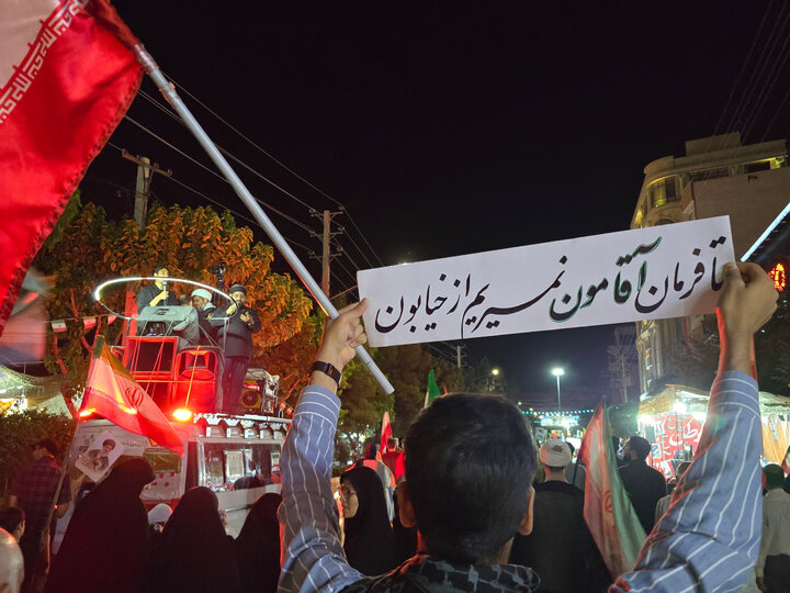 پلاکاردها فریاد می‌زنند + تصاویر