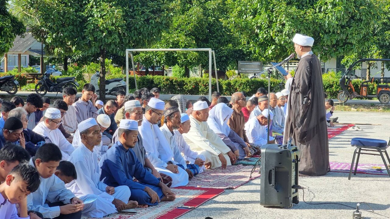 تصاویر | برگزاری نماز عید قربان در مدرسه دارالعلوم تایلند به‌همت مرکز دارالزهرا(س)