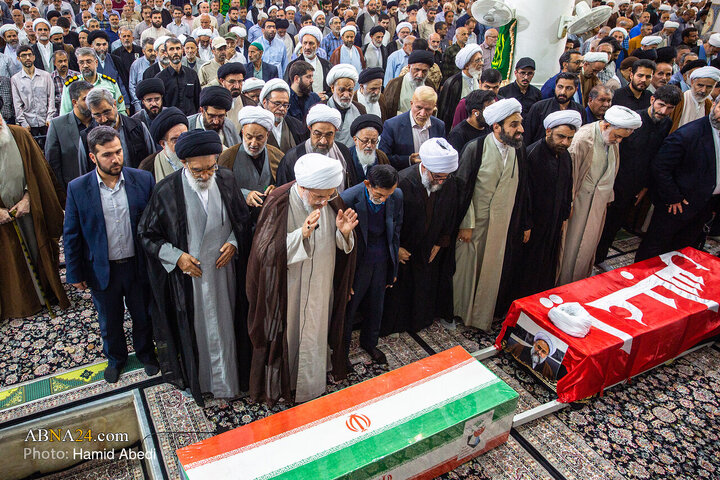اقامه نماز بر پیکر شهیده «سراجی نژاد» از شهدای حملات آمریکایی و صهیونی و حجت‌الاسلام والمسلمین حاج شیخ عباس ظهیری، عضو دفتر مقام معظم رهبری