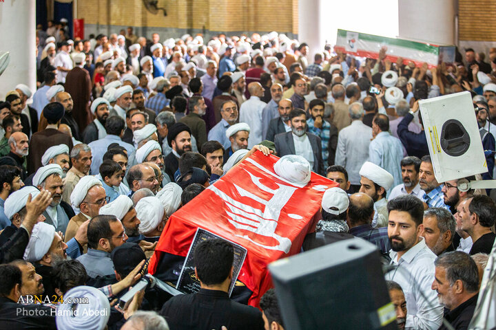 تشییع پیکر حجت‌الاسلام والمسلمین حاج شیخ عباس ظهیری، عضو دفتر مقام معظم رهبری