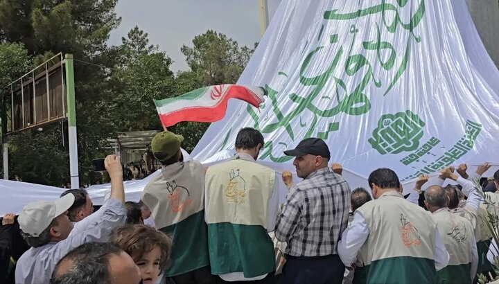 Photos: Holy flag of Imam Ali Shrine raised in Qom