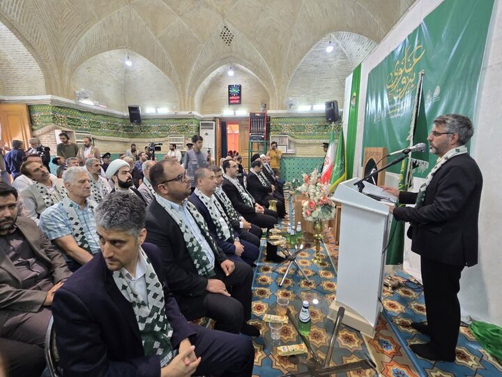 Photos: Holy flag of Imam Ali Shrine raised in Qom