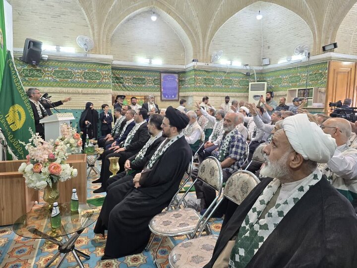 Photos: Holy flag of Imam Ali Shrine raised in Qom