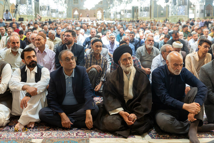تشرف سفیر پاکستان در ایران به حرم مطهر رضوی
