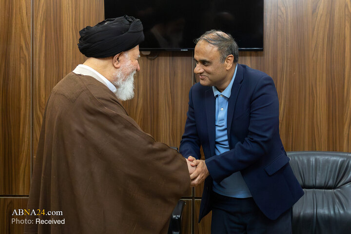 تشرف سفیر پاکستان در ایران به حرم مطهر رضوی