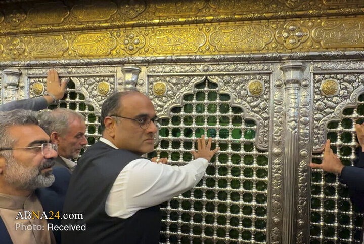 تشرف سفیر پاکستان در ایران به حرم حضرت معصومه‌(س)