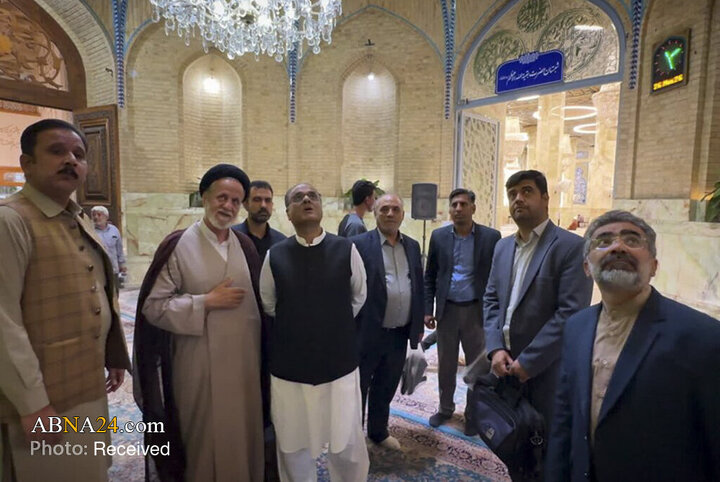 تشرف سفیر پاکستان در ایران به حرم حضرت معصومه‌(س)