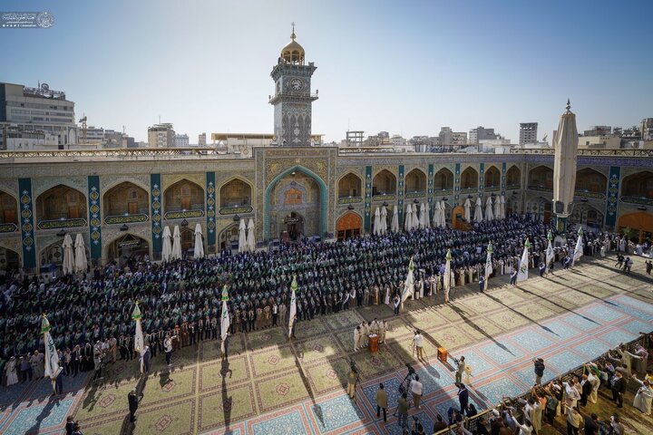 تصاویر | برافراشته شدن پرچم غدیر در صحن حیدری حرم علوی(ع)