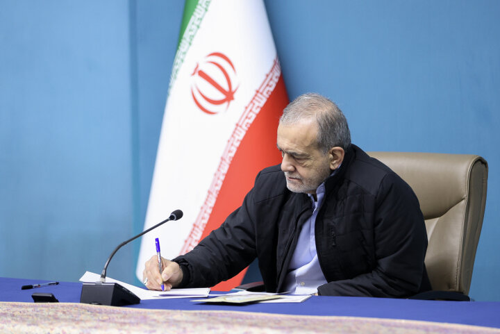 پزشکیان: نام آیت‌الله العظمی فیاض در تاریخ مرجعیت شیعه ماندگار است
