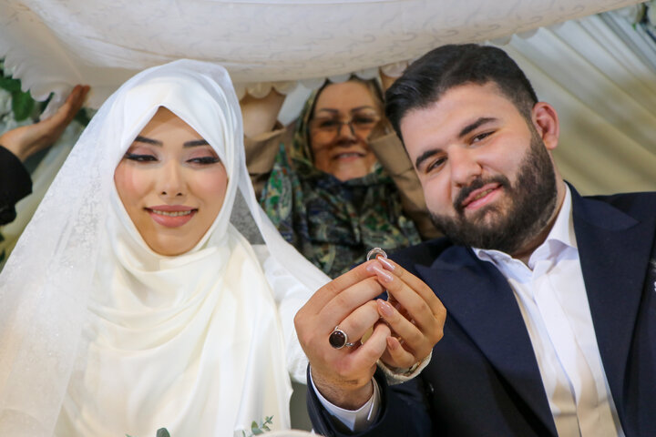 آغاز پیوند مقدس ازدواج زوج‌های جوان در حریم کبریایی کریمه اهل‌بیت(س)