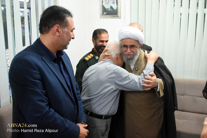 دیدار آیت‌الله رمضانی با ۲ خانواده شهید در شفت