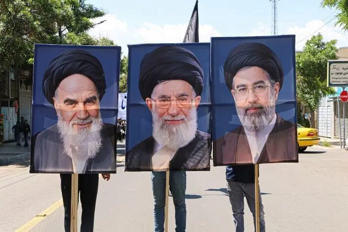تبلور اندیشه امامان انقلاب در بعثت ملت ایران