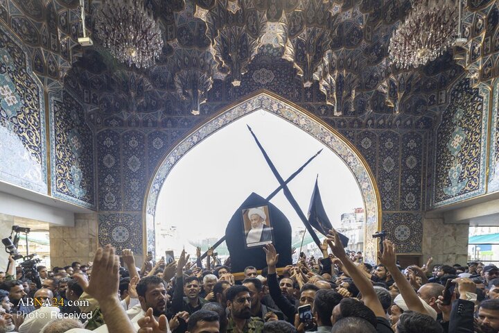 تشییع پیکر آیت‌الله فیاض در حرم حضرت ابوالفضل العباس(ع)