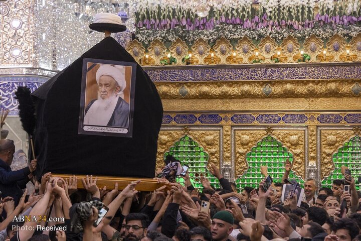 تشییع پیکر آیت‌الله فیاض در حرم حضرت ابوالفضل العباس(ع)