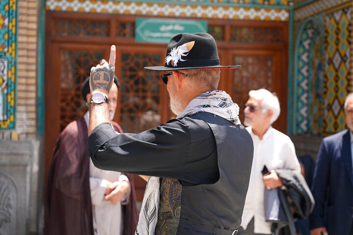 Photos: Former US Marine Visits Holy Shrine of Hazrat Fatemeh Masoumeh (SA)