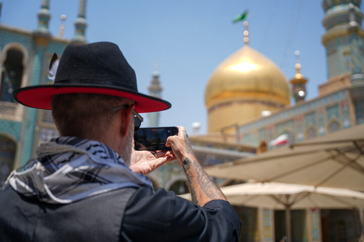 Photos: Former US Marine Visits Holy Shrine of Hazrat Fatemeh Masoumeh (SA)
