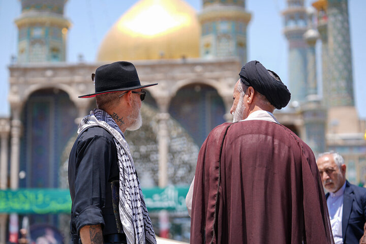 Photos: Former US Marine Visits Holy Shrine of Hazrat Fatemeh Masoumeh (SA)