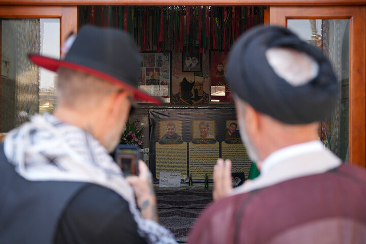 Photos: Former US Marine Visits Holy Shrine of Hazrat Fatemeh Masoumeh (SA)
