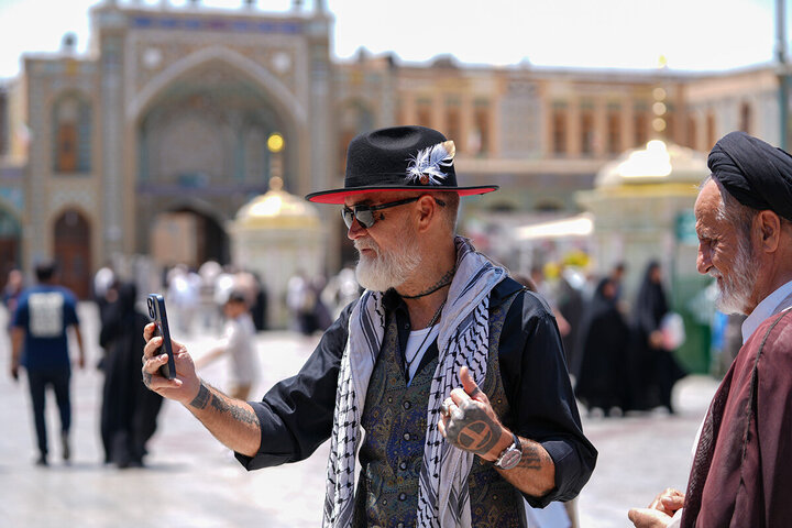 Photos: Former US Marine Visits Holy Shrine of Hazrat Fatemeh Masoumeh (SA)