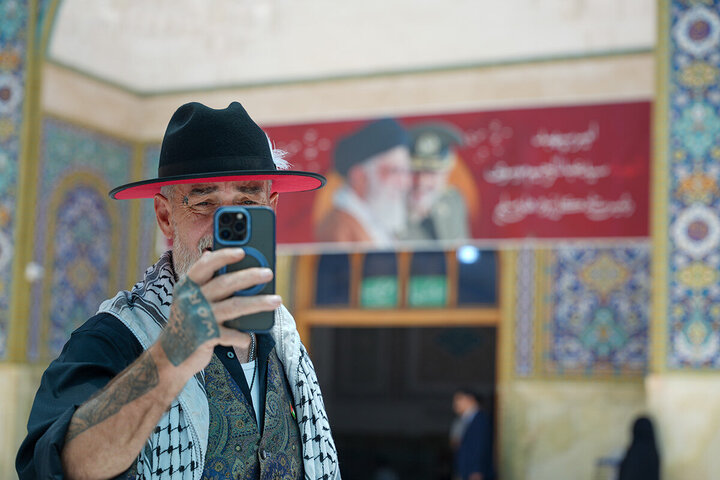 Photos: Former US Marine Visits Holy Shrine of Hazrat Fatemeh Masoumeh (SA)