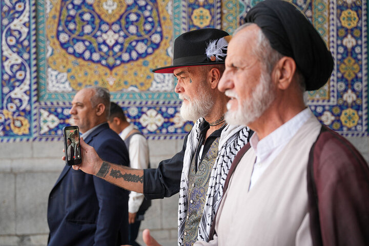 Photos: Former US Marine Visits Holy Shrine of Hazrat Fatemeh Masoumeh (SA)