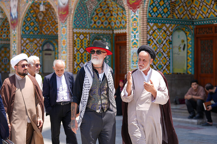 Photos: Former US Marine Visits Holy Shrine of Hazrat Fatemeh Masoumeh (SA)