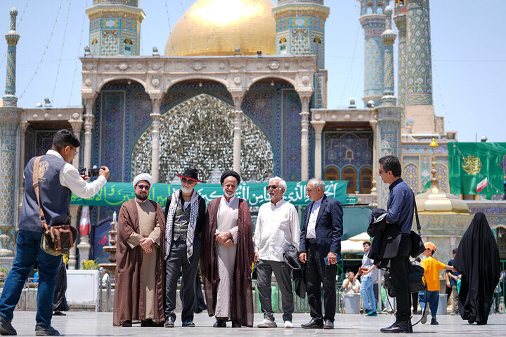 Photos: Former US Marine Visits Holy Shrine of Hazrat Fatemeh Masoumeh (SA)