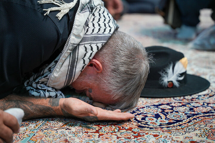 Photos: Former US Marine Visits Holy Shrine of Hazrat Fatemeh Masoumeh (SA)