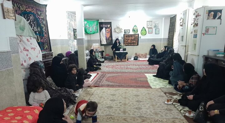 اعزام بانوان مبلغ جامعه الزهرا(س) به روستاهای قم در دهه ولایت