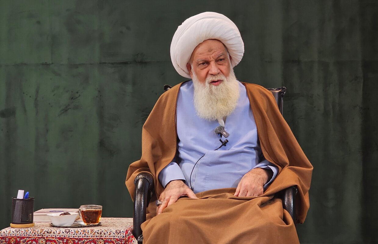 ویدیو | روایت آیت‌الله مبشر کاشانی از ذکری که آیت‌الله کشمیری به رهبر شهید دادند