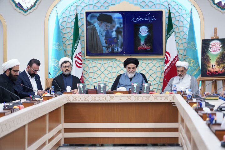 آیین رونمایی از یکصدهزارمین نسخه کتاب «نخل و نارنج»