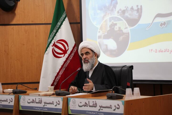 به برکات انقلاب اسلامی هزاران میدان برای فقیه باز شده است