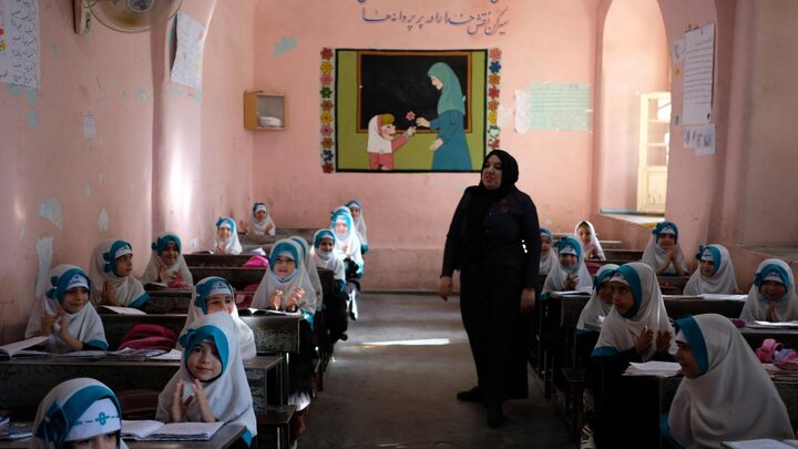 افغانستان؛ معلمان مدارس خصوصی از تأخیر در پرداخت حقوق‌های ناچیز گلایه دارند