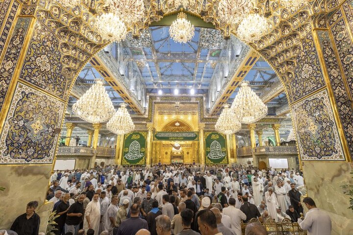 Informe fotográfico | El ambiente de la última noche de viernes del mes de Dhu al-Hiyya en el mausoleo de Abu al-Fadl al-Abbás (PB)