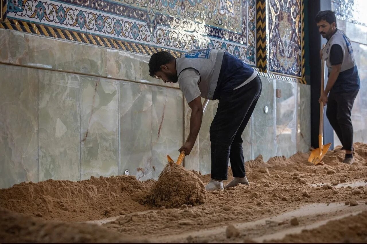 عکس خبری/ آماده‌سازی حرم امام حسین(ع) برای عبور دسته طویریج در کربلا