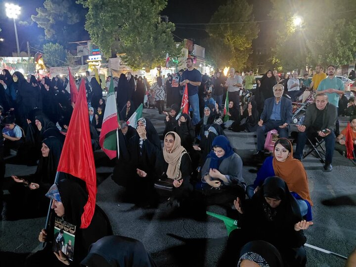 گزارش تصویری/ تجمع شبانه مردم ورامین در سوگ رهبر شهید
