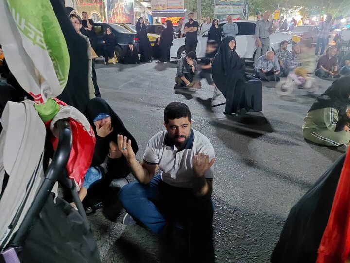 گزارش تصویری/ تجمع شبانه مردم ورامین در سوگ رهبر شهید
