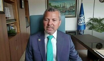 Sekitar 500 kapal menunggu untuk meninggalkan Selat Hormuz