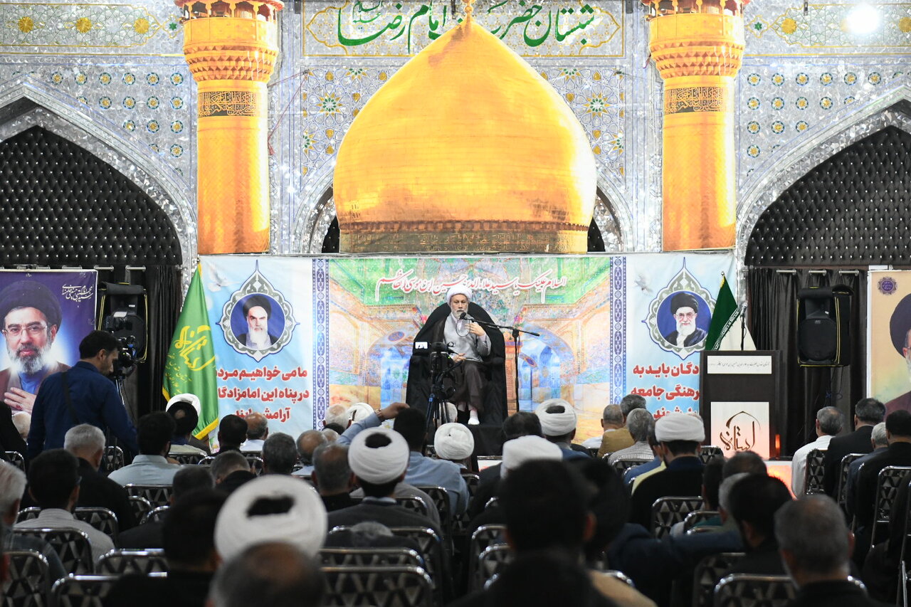 اعلام آمادگی نماینده ولی فقیه در فارس برای تشییع و تدفین قائد شهید امت در سومین حرم اهل بیت(ع)