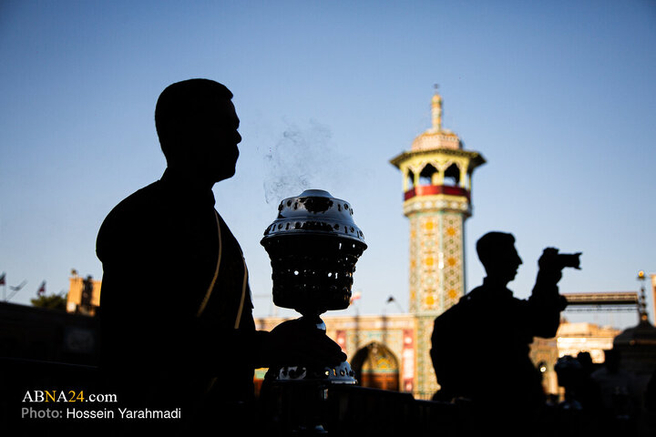 Photos: Hoisting Imam Hussain Mourning Flag at Hazrat Masoumeh Shrine