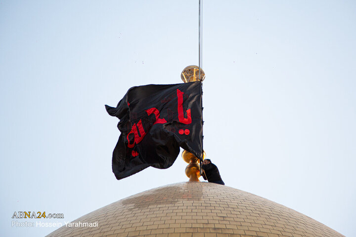 Photos: Hoisting Imam Hussain Mourning Flag at Hazrat Masoumeh Shrine