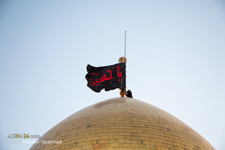 Photos: Hoisting Imam Hussain Mourning Flag at Hazrat Masoumeh Shrine
