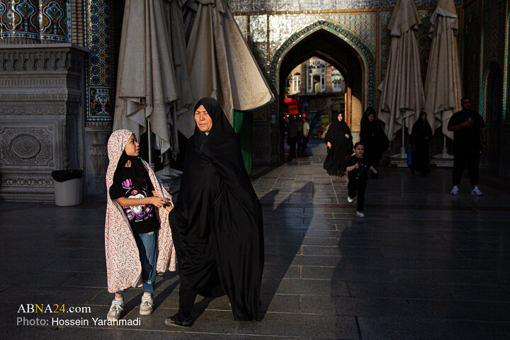 Photos: Hoisting Imam Hussain Mourning Flag at Hazrat Masoumeh Shrine